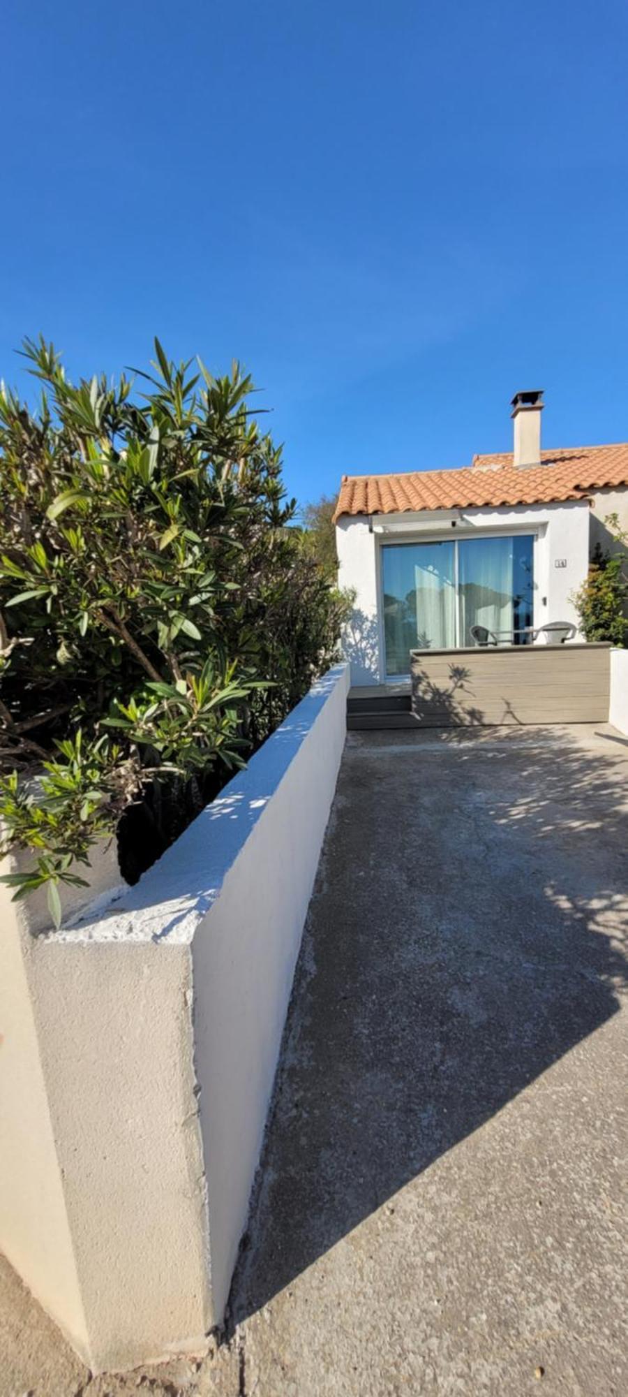 Villa Meze Avec Vue Face A L'Etang Esterno foto