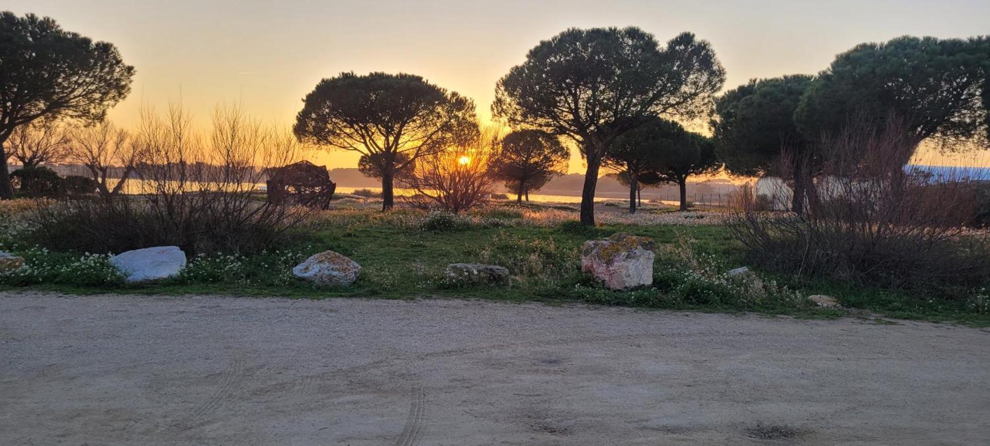 Villa Meze Avec Vue Face A L'Etang Esterno foto